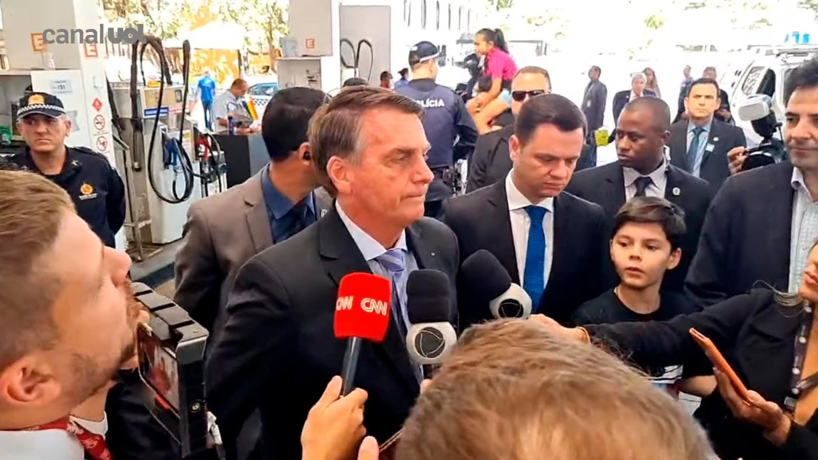 Bolsonaro diz que ligou para familiares de PM morto-