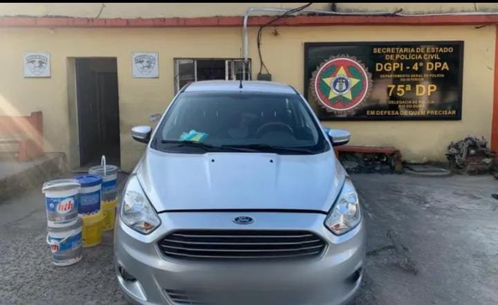 Carro furtado pelo ex jogador de futebol da Grécia e Albânia.