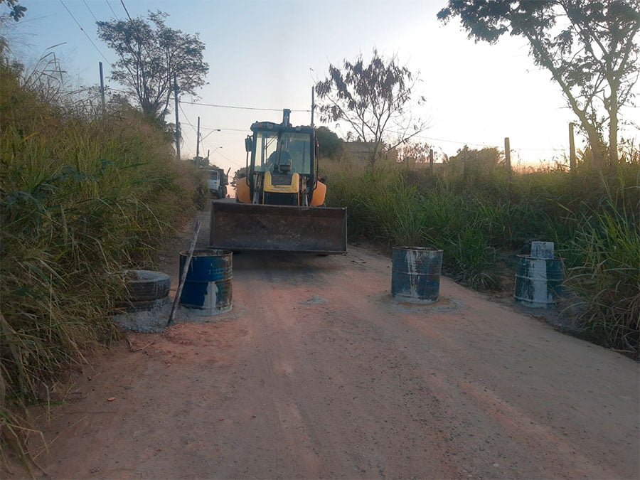 Momento da retirada de barricadas em Jardim Catarina