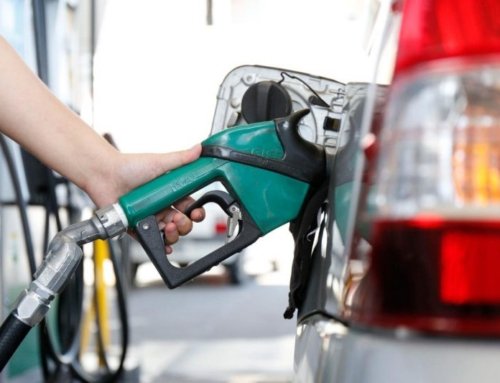 Petrobras anuncia outra redução no preço da gasolina em R$ 0,15 por litro para as distribuidoras.