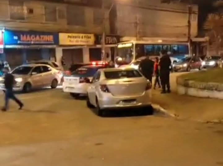 Cabeca-de-um-homem-e-encontrada-na-Praca-do-Feijao-em-Sao-Goncalo
