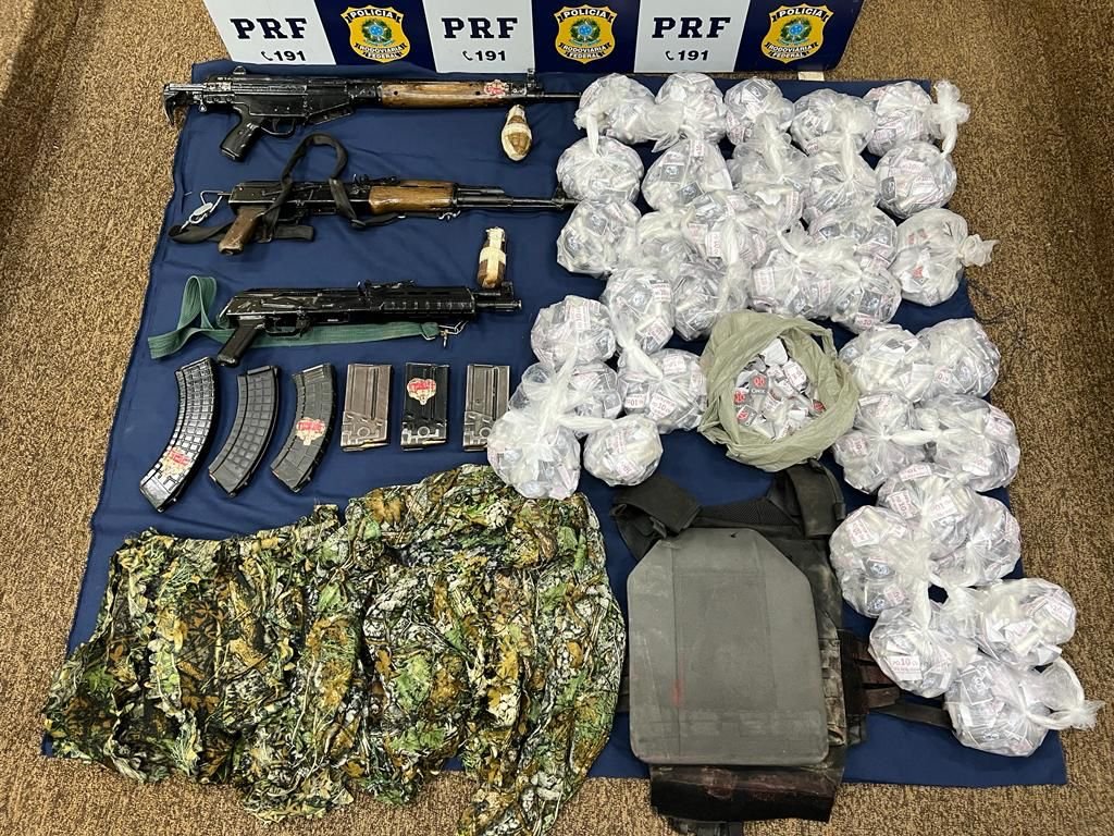Perseguição policial com mortes de suspeitos e apreensão de fuzis na Reta Velha.
