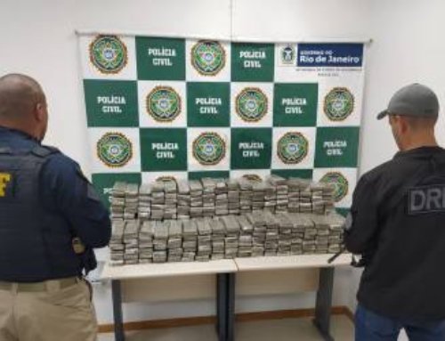 Polícia Rodoviária Federal faz apreensão de maconha.