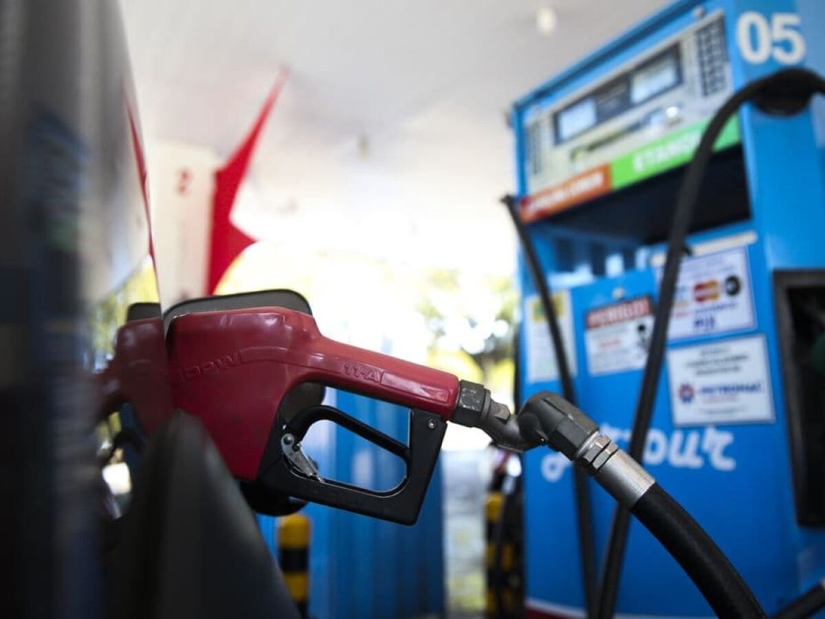Operação Petróleo Real irá fiscalizar 120 postos de combustíveis no RJ.