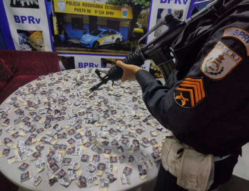Mulher e menor são presas com grande quantidade de drogas em Rio Bonito.