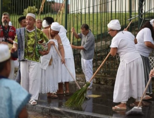 Padre impede lavagem anual de escadaria em paróquia de Maricá.