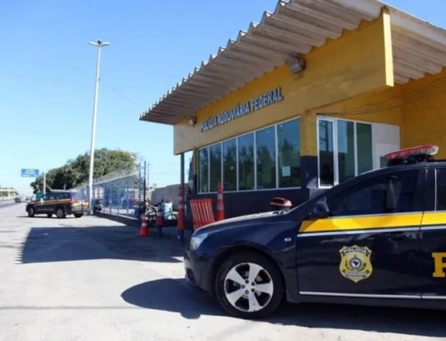Casal tem veículo roubado por cinco homens na BR-101 em Itaboraí.