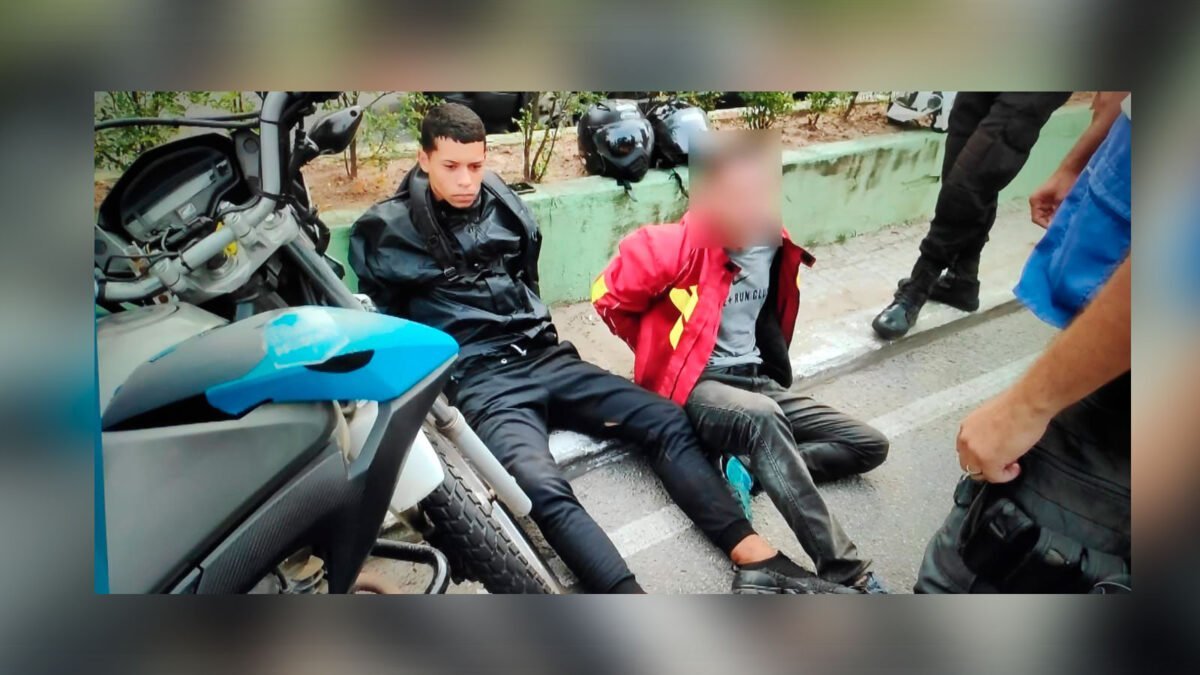 Policiais Do Programa Segurança Presente Detêm Dupla De Moto Em Perseguição Cinematográfica Em 7969