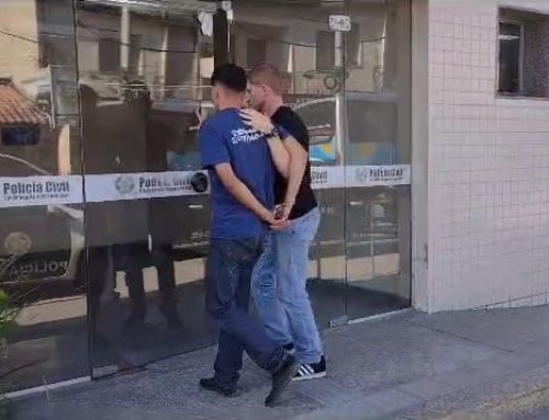 Homem é preso em São Gonçalo acusado de agredir mulher com uma enxada.