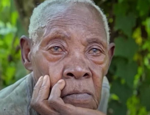 Aos 123 anos, idosa queniana mantém-se virgem e espera encontrar o amor.