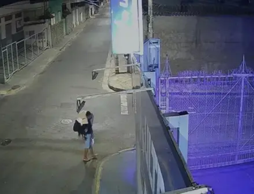 Mulher é estuprada após ser deixada desacordada em calçada por motorista de aplicativo.