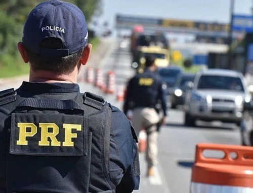 Ciclista é atropelado após avançar sinal na BR-101 em Itaboraí; PRF presta socorro no local.