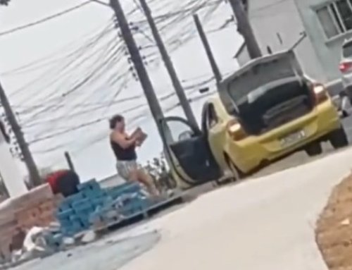 Casal é flagrado furtando materias de obra pública em Itaboraí.