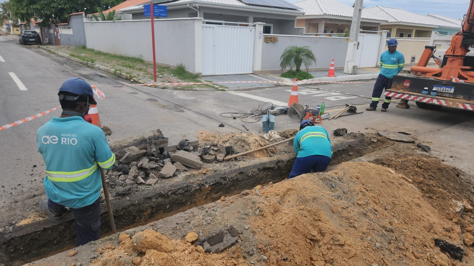Aproximadamente 25 quilômetros de rede vai beneficiar mais de seis mil pessoas, e as obras serão concluídas ainda neste mês.