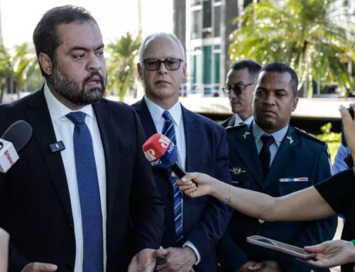 Cláudio Castro diz que guerra ao tráfico no Rio “ultrapassou capacidade do Estado” e cobra apoio das Forças Armadas.