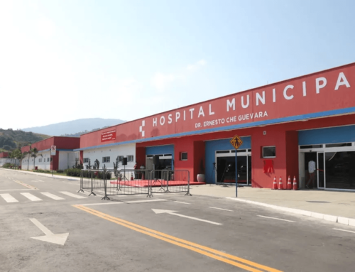 Bebê de 1 ano e 4 meses sofre queimaduras após ingerir soda cáustica em supermercado de Maricá.