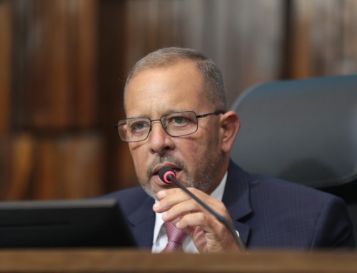 Guilherme Delaroli, presidente em exercício da Alerj, defende CPI e fim do Detro