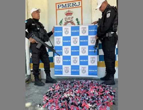 Homem é preso com mais de 17 mil pinos de cocaína após fuga na RJ-124, em Rio Bonito