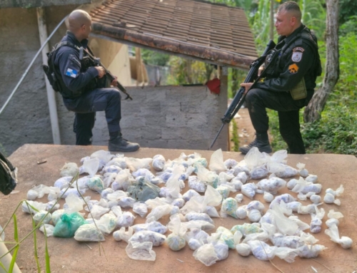 Polícia encontra drogas enterradas em área residencial de Rio Bonito