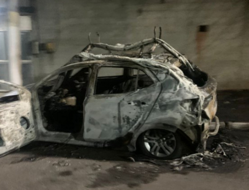 Técnico é rendido por criminosos e carro de empresa de internet é incendiado em Itaboraí