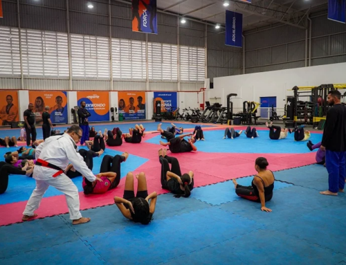 Mulheres participam de aulão de defesa pessoal durante o Agosto Lilás em Itaboraí