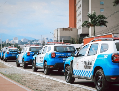 Dois foragidos são presos com arma e moto roubada em Itaboraí