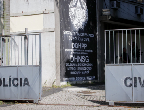 Homem de 64 anos é morto a tiros em frente de casa em Maricá